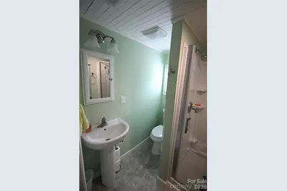 112 E Hartford Avenue E, Bessemer City, NC 28016 - Photo 16