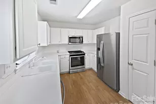 7016 Long Run Ln, Charlotte, NC 28216 - Photo 2