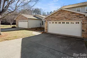 4 Holiday Dr, Arden, NC 28704 - Photo 2