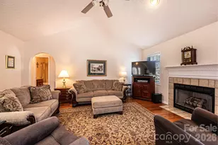 2576 Rolling Ridge Dr, Hickory, NC 28602 - Photo 14