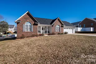 2576 Rolling Ridge Dr, Hickory, NC 28602 - Photo 2