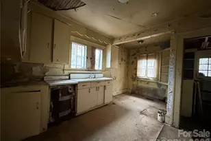 24 Dysart St, Asheville, NC 28806 - Photo 16