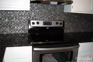 3308 Selwyn Farms Ln, Charlotte, NC 28209 - Photo 2