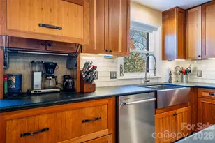 39 N Pershing Rd, Asheville, NC 28805 - Photo 10