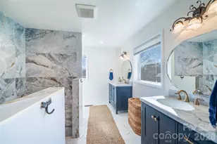 39 N Pershing Rd, Asheville, NC 28805 - Photo 16