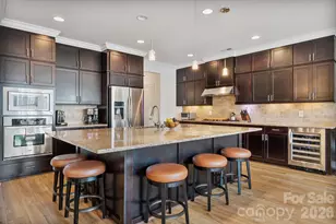 2404 Island Lake Dr, Charlotte, NC 28214 - Photo 2