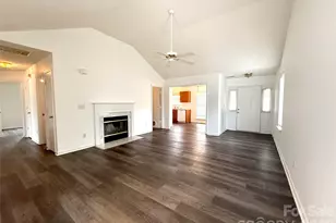 8340 Hornwood Ct, Charlotte, NC 28215 - Photo 6