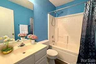 8340 Hornwood Ct, Charlotte, NC 28215 - Photo 16