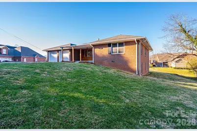 620 Diamondhead Drive NE, Lenoir, NC 28645 - Photo 4
