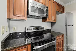 300 W 5th Street W, Charlotte, NC 28202 - Photo 4