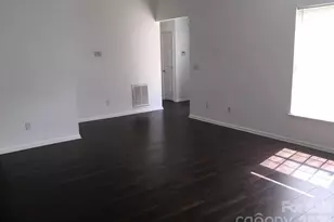 7925 Turquoise Dr, Charlotte, NC 28215 - Photo 2