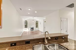 823 Wynnshire Drive, Hickory, NC 28601 - Photo 20