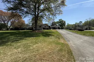 938 Sandswood Dr, Gastonia, NC 28054 - Photo 2