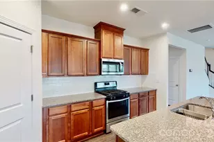 4500 Collingham Dr, Charlotte, NC 28273 - Photo 8