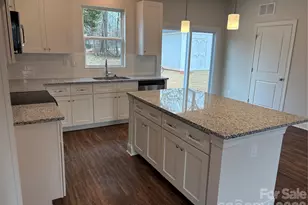 605 E Hartford Ave, Bessemer City, NC 28016 - Photo 4