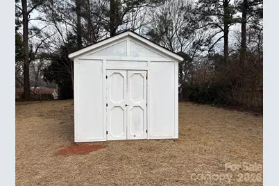 605 E Hartford Avenue, Bessemer City, NC 28016 - Photo 16