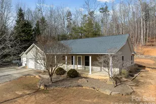 136 Little Cove Creek Dr, Saluda, NC 28773 - Photo 2