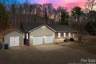 136 Little Cove Creek Dr, Saluda, NC 28773 - Photo 4