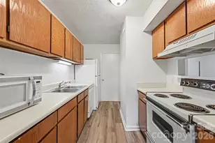 4906 Sardis Rd, Charlotte, NC 28270 - Photo 8