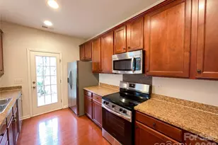 4773 Craigmoss Ln, Charlotte, NC 28278 - Photo 2