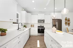 443 Dawn Cir, Charlotte, NC 28213 - Photo 6