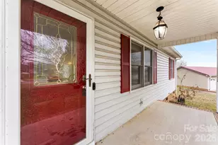 105 Trotter Ln, Kings Mountain, NC 28086 - Photo 4