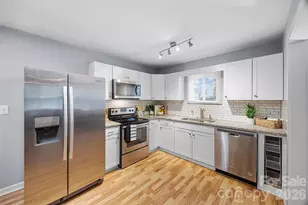 2410 Carrington Ct, Charlotte, NC 28208 - Photo 6