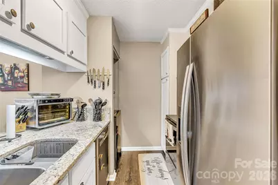 8073 Charter Oak Lane, Charlotte, NC 28226 - Photo 12