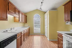 7821 Royce Hall Ln, Charlotte, NC 28216 - Photo 10