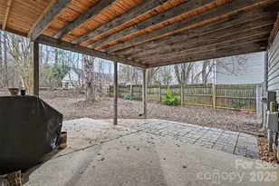 7821 Royce Hall Ln, Charlotte, NC 28216 - Photo 26