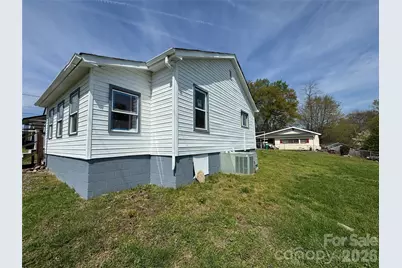 105 E Hartford Avenue, Bessemer City, NC 28016 - Photo 2