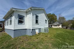 105 E Hartford Ave, Bessemer City, NC 28016 - Photo 2