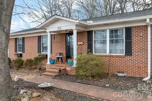 836 7th Ave SW, Hickory, NC 28602 - Photo 2