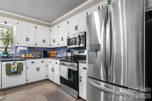 836 7th Ave SW, Hickory, NC 28602 - Photo 6