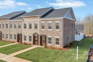 2117 24th St Ln SE, Hickory, NC 28602 - Photo 1