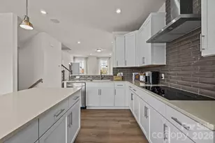 3023 Rozzelles Ferry Rd, Charlotte, NC 28208 - Photo 8