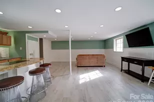 2036 Edgewater Dr, Charlotte, NC 28210 - Photo 24