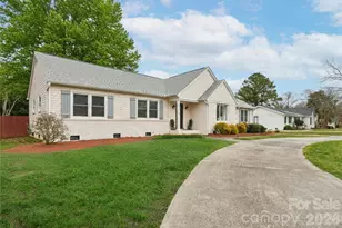 6511 Brynwood Dr, Charlotte, NC 28226 - Photo 2