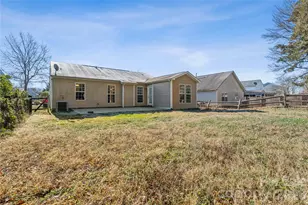 13042 Planters Row Dr, Charlotte, NC 28278 - Photo 36