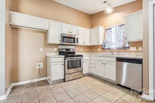 13042 Planters Row Dr, Charlotte, NC 28278 - Photo 14