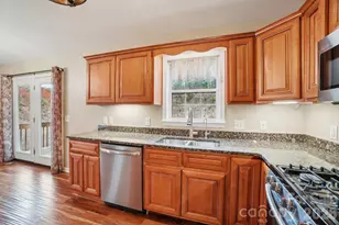 210 S River Glen Dr, Morganton, NC 28655 - Photo 10