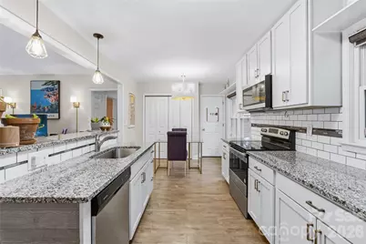 3900 Tipperary Place, Charlotte, NC 28215 - Photo 10