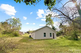 1096 12th Ave NW, Hickory, NC 28601 - Photo 4