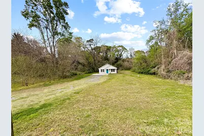 1096 12th Avenue NW, Hickory, NC 28601 - Photo 2