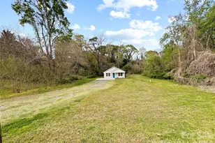 1096 12th Ave NW, Hickory, NC 28601 - Photo 2