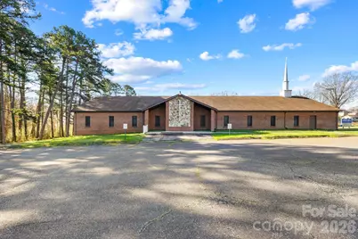 334 N Oakland Avenue, Statesville, NC 28677 - Photo 1