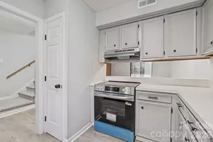 239 13th Ave Pl NW, Hickory, NC 28601 - Photo 6