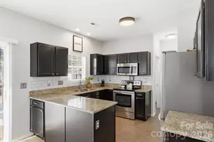 9230 Rotherham Ln, Charlotte, NC 28216 - Photo 6