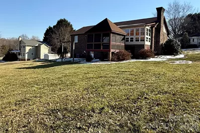 1015 36th Avenue Court NE, Hickory, NC 28601 - Photo 4