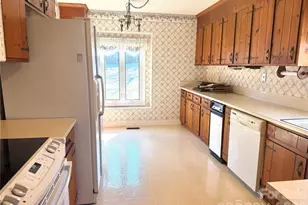 1015 36th Ave Ct NE, Hickory, NC 28601 - Photo 14